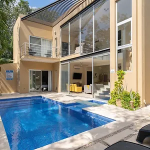  Holiday home Private Modern Villa-pool Beds-ac-internet-parking-grill Mexico